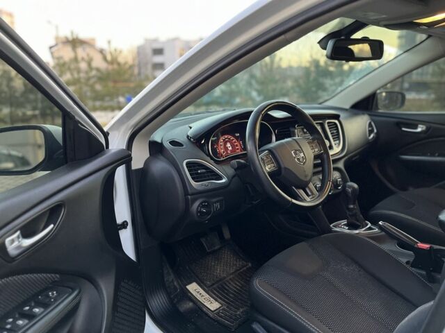 Білий Додж Дарт, об'ємом двигуна 2.4 л та пробігом 204 тис. км за 8800 $, фото 6 на Automoto.ua