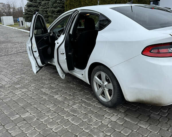 Белый Додж Дарт, объемом двигателя 2.4 л и пробегом 206 тыс. км за 9800 $, фото 11 на Automoto.ua