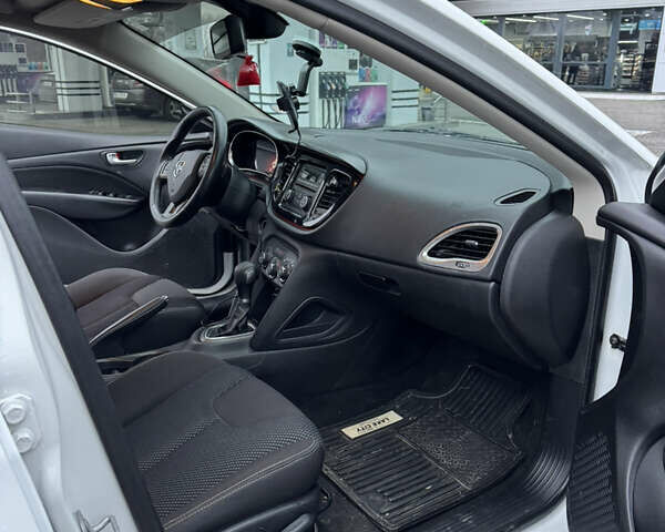 Белый Додж Дарт, объемом двигателя 2.4 л и пробегом 206 тыс. км за 9800 $, фото 13 на Automoto.ua