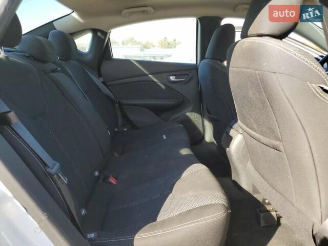 Белый Додж Дарт, объемом двигателя 2.4 л и пробегом 135 тыс. км за 2300 $, фото 9 на Automoto.ua