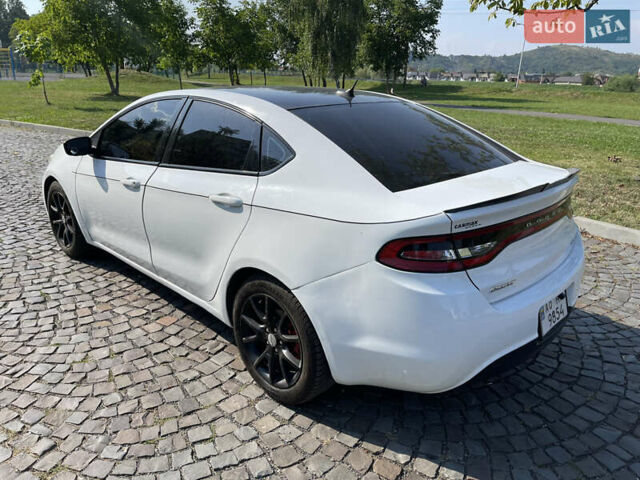 Белый Додж Дарт, объемом двигателя 2.4 л и пробегом 97 тыс. км за 10100 $, фото 6 на Automoto.ua