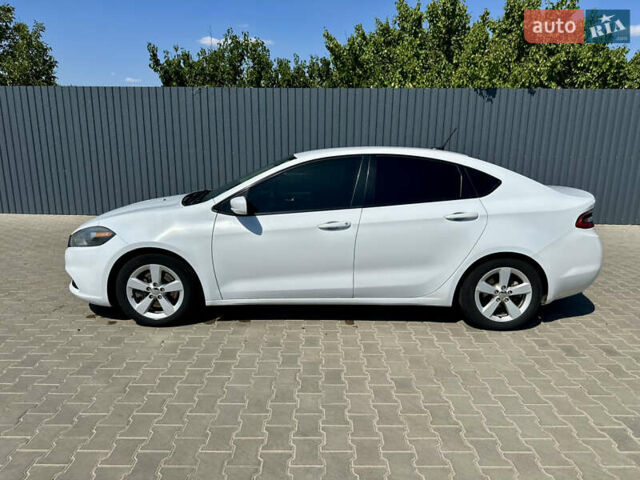 Белый Додж Дарт, объемом двигателя 2.36 л и пробегом 278 тыс. км за 8500 $, фото 1 на Automoto.ua