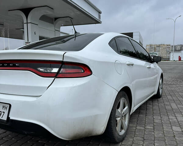 Белый Додж Дарт, объемом двигателя 2.4 л и пробегом 206 тыс. км за 9800 $, фото 6 на Automoto.ua