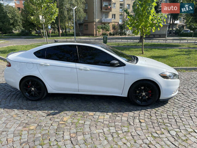 Белый Додж Дарт, объемом двигателя 2.4 л и пробегом 97 тыс. км за 10100 $, фото 3 на Automoto.ua