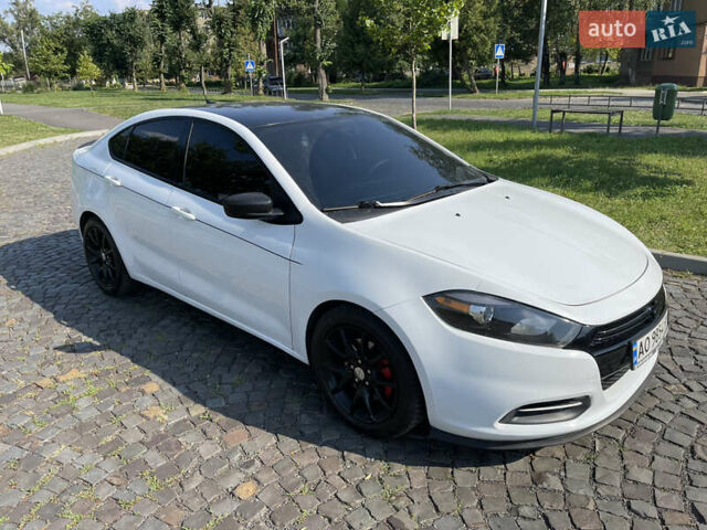 Белый Додж Дарт, объемом двигателя 2.4 л и пробегом 97 тыс. км за 10100 $, фото 2 на Automoto.ua
