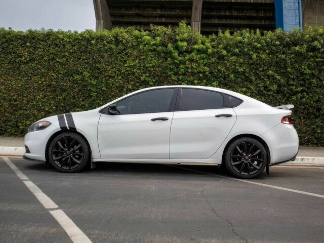 Белый Додж Дарт, объемом двигателя 2.4 л и пробегом 74 тыс. км за 6300 $, фото 2 на Automoto.ua