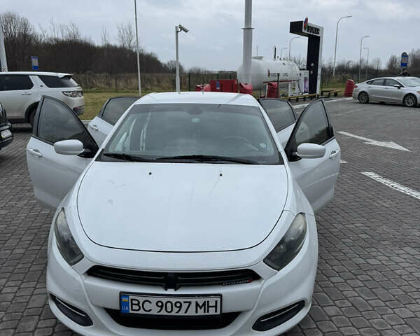 Белый Додж Дарт, объемом двигателя 2.4 л и пробегом 206 тыс. км за 9800 $, фото 5 на Automoto.ua