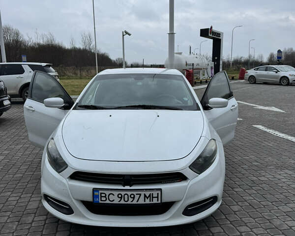 Белый Додж Дарт, объемом двигателя 2.4 л и пробегом 206 тыс. км за 9800 $, фото 4 на Automoto.ua