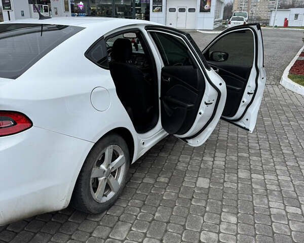 Белый Додж Дарт, объемом двигателя 2.4 л и пробегом 206 тыс. км за 9800 $, фото 12 на Automoto.ua