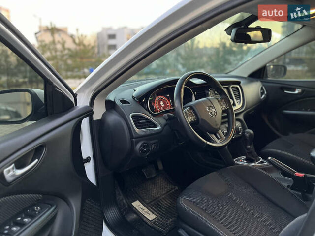 Білий Додж Дарт, об'ємом двигуна 2.4 л та пробігом 204 тис. км за 8800 $, фото 10 на Automoto.ua