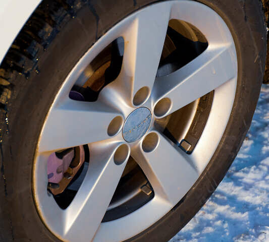 Білий Додж Дарт, об'ємом двигуна 2.36 л та пробігом 149 тис. км за 8200 $, фото 4 на Automoto.ua