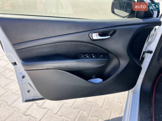 Белый Додж Дарт, объемом двигателя 2.4 л и пробегом 280 тыс. км за 7700 $, фото 9 на Automoto.ua