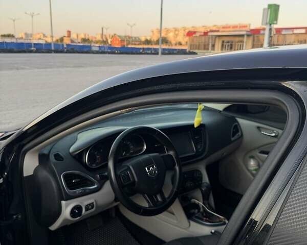 Черный Додж Дарт, объемом двигателя 2 л и пробегом 196 тыс. км за 7400 $, фото 6 на Automoto.ua