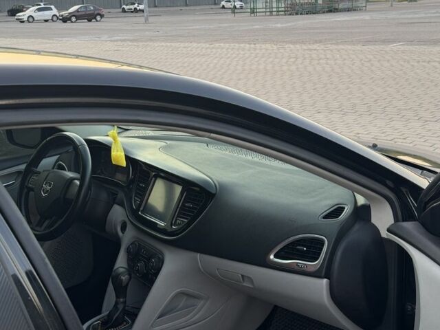 Черный Додж Дарт, объемом двигателя 2 л и пробегом 196 тыс. км за 7400 $, фото 6 на Automoto.ua