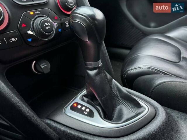 Черный Додж Дарт, объемом двигателя 1.37 л и пробегом 172 тыс. км за 7990 $, фото 22 на Automoto.ua