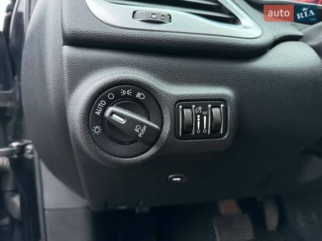 Черный Додж Дарт, объемом двигателя 1.37 л и пробегом 172 тыс. км за 7990 $, фото 15 на Automoto.ua