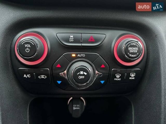 Черный Додж Дарт, объемом двигателя 1.37 л и пробегом 172 тыс. км за 7990 $, фото 21 на Automoto.ua