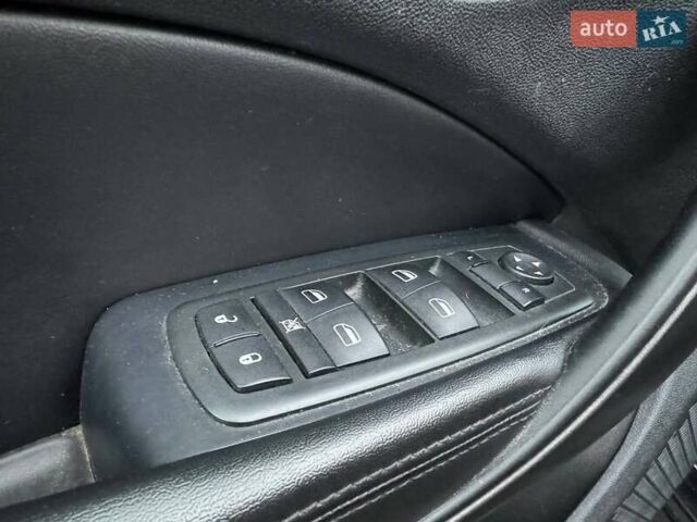 Черный Додж Дарт, объемом двигателя 1.37 л и пробегом 172 тыс. км за 7990 $, фото 14 на Automoto.ua