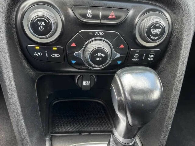 Чорний Додж Дарт, об'ємом двигуна 2.4 л та пробігом 90 тис. км за 1000 $, фото 8 на Automoto.ua