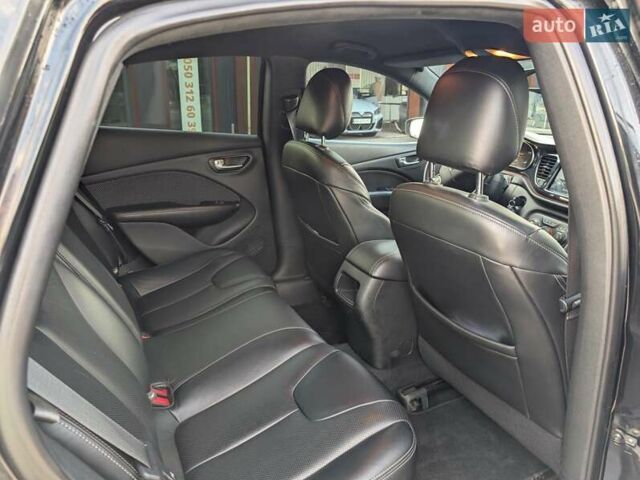 Чорний Додж Дарт, об'ємом двигуна 2 л та пробігом 238 тис. км за 8000 $, фото 5 на Automoto.ua