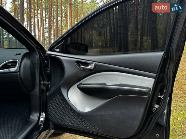 Черный Додж Дарт, объемом двигателя 2.4 л и пробегом 290 тыс. км за 7800 $, фото 21 на Automoto.ua