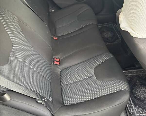 Чорний Додж Дарт, об'ємом двигуна 1.4 л та пробігом 165 тис. км за 7200 $, фото 8 на Automoto.ua