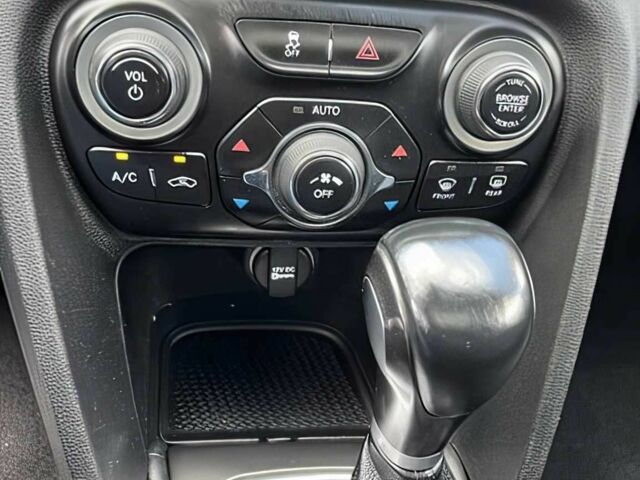 Черный Додж Дарт, объемом двигателя 2.4 л и пробегом 88 тыс. км за 4200 $, фото 7 на Automoto.ua