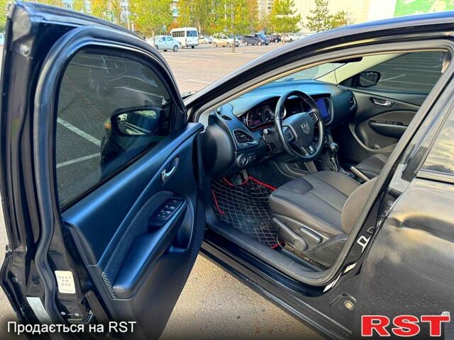 Черный Додж Дарт, объемом двигателя 2.4 л и пробегом 177 тыс. км за 7000 $, фото 9 на Automoto.ua