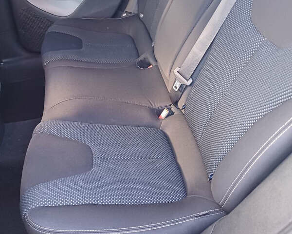 Черный Додж Дарт, объемом двигателя 2.36 л и пробегом 265 тыс. км за 8500 $, фото 6 на Automoto.ua