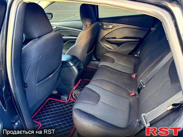 Черный Додж Дарт, объемом двигателя 2.4 л и пробегом 177 тыс. км за 7000 $, фото 11 на Automoto.ua