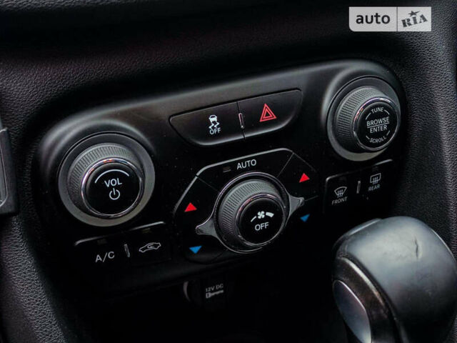 Додж Дарт 2014 в Кривом Роге на Automoto.ua Красный Додж Дарт, объемом двигателя 2.36 л и пробегом 130 тыс. км за 9500 $, фото 30 на Automoto.ua