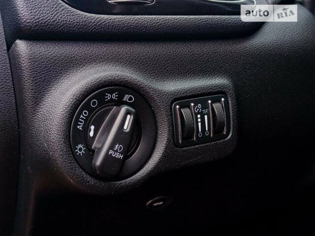 Додж Дарт 2014 в Кривом Роге на Automoto.ua Красный Додж Дарт, объемом двигателя 2.36 л и пробегом 130 тыс. км за 9500 $, фото 27 на Automoto.ua