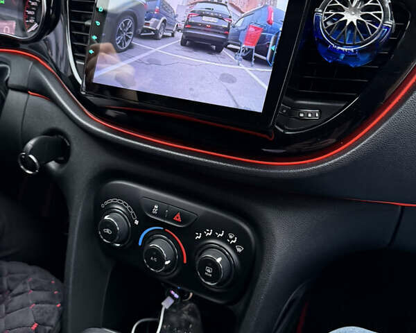 Красный Додж Дарт, объемом двигателя 2 л и пробегом 198 тыс. км за 7999 $, фото 14 на Automoto.ua