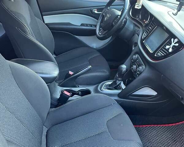 Красный Додж Дарт, объемом двигателя 2.36 л и пробегом 120 тыс. км за 9600 $, фото 16 на Automoto.ua