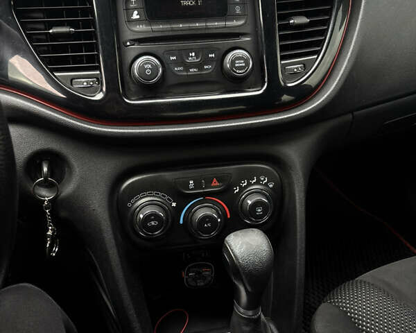 Червоний Додж Дарт, об'ємом двигуна 2 л та пробігом 179 тис. км за 6500 $, фото 26 на Automoto.ua