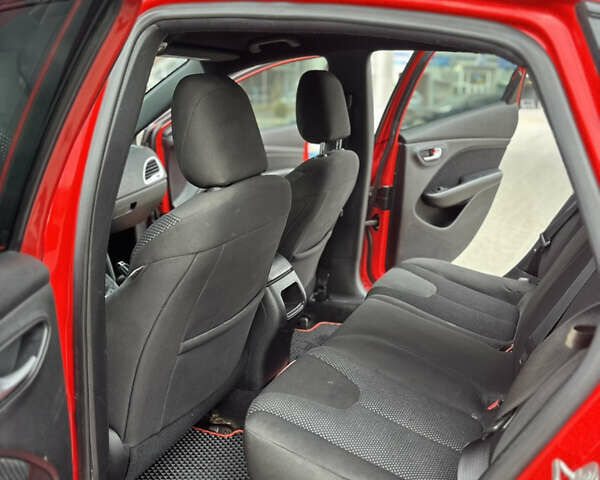 Червоний Додж Дарт, об'ємом двигуна 2 л та пробігом 179 тис. км за 7299 $, фото 13 на Automoto.ua