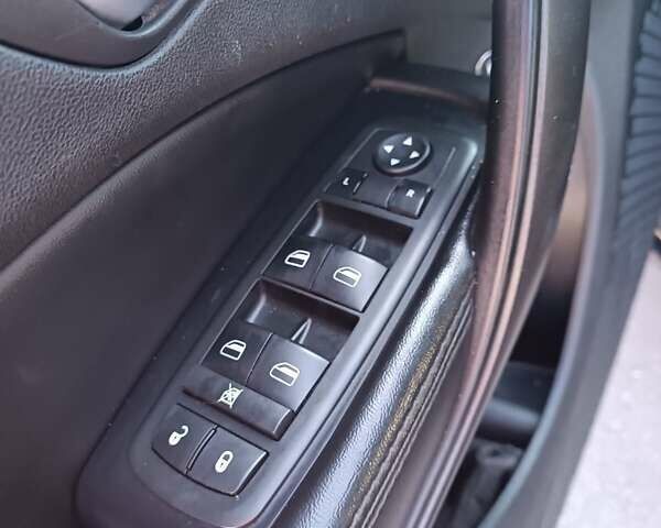 Серый Додж Дарт, объемом двигателя 2 л и пробегом 190 тыс. км за 8200 $, фото 15 на Automoto.ua