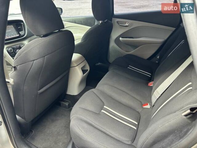 Серый Додж Дарт, объемом двигателя 2 л и пробегом 194 тыс. км за 7999 $, фото 16 на Automoto.ua