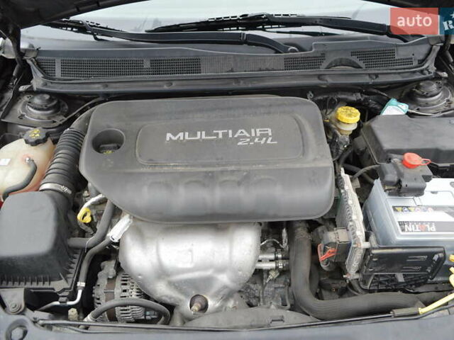 Серый Додж Дарт, объемом двигателя 2.36 л и пробегом 149 тыс. км за 8700 $, фото 8 на Automoto.ua