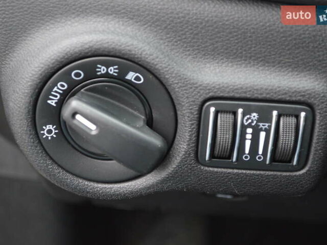 Серый Додж Дарт, объемом двигателя 2.36 л и пробегом 149 тыс. км за 8700 $, фото 26 на Automoto.ua