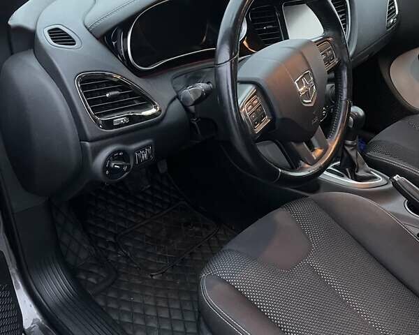 Серый Додж Дарт, объемом двигателя 2.36 л и пробегом 128 тыс. км за 7500 $, фото 8 на Automoto.ua