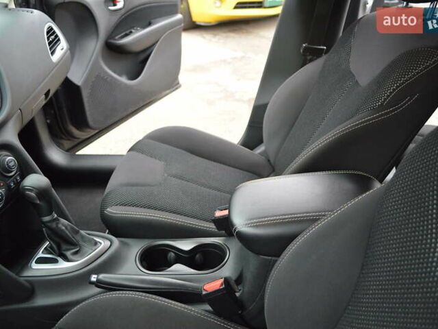 Серый Додж Дарт, объемом двигателя 2.36 л и пробегом 149 тыс. км за 8700 $, фото 17 на Automoto.ua