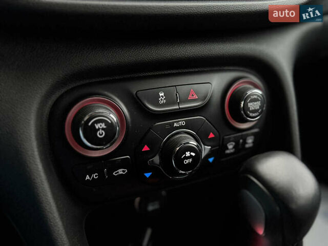 Серый Додж Дарт, объемом двигателя 2.4 л и пробегом 270 тыс. км за 8800 $, фото 12 на Automoto.ua