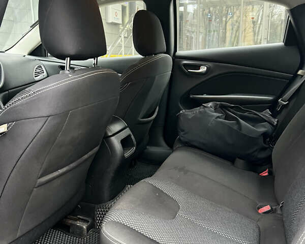 Серый Додж Дарт, объемом двигателя 2.36 л и пробегом 182 тыс. км за 7700 $, фото 11 на Automoto.ua