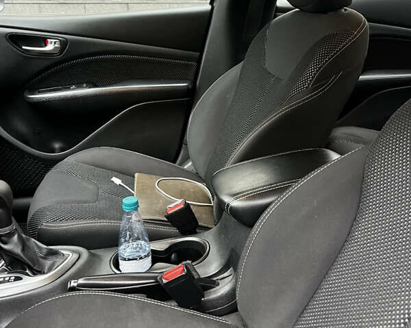 Серый Додж Дарт, объемом двигателя 2.36 л и пробегом 182 тыс. км за 7700 $, фото 16 на Automoto.ua