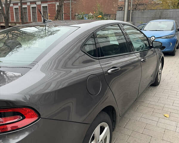 Серый Додж Дарт, объемом двигателя 2.36 л и пробегом 182 тыс. км за 7700 $, фото 4 на Automoto.ua