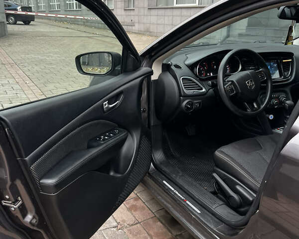 Серый Додж Дарт, объемом двигателя 2.36 л и пробегом 182 тыс. км за 7700 $, фото 14 на Automoto.ua