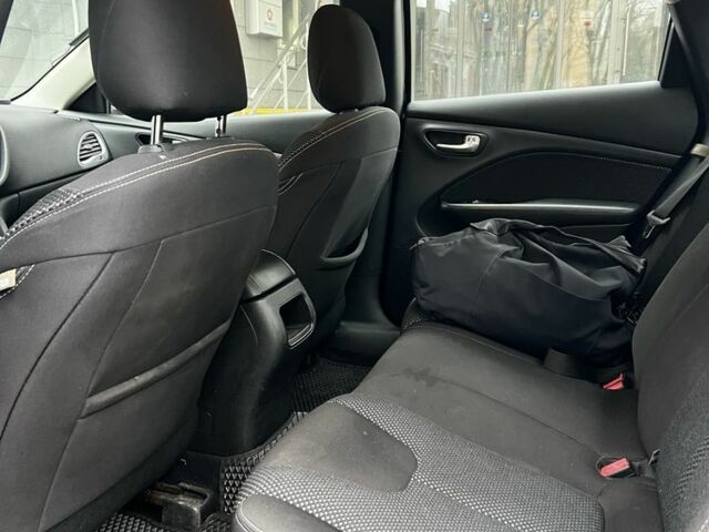 Серый Додж Дарт, объемом двигателя 2.4 л и пробегом 182 тыс. км за 7700 $, фото 6 на Automoto.ua