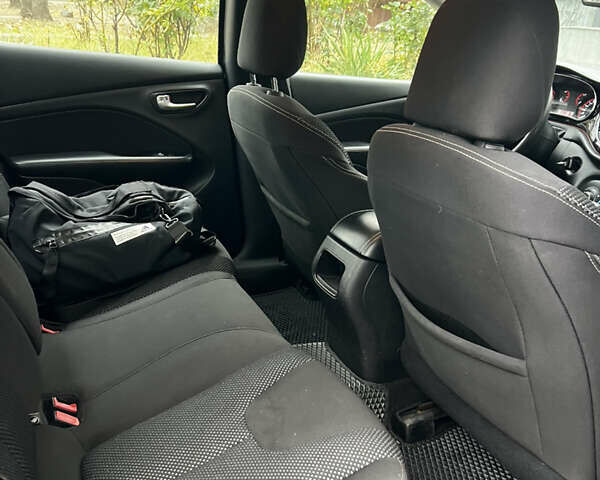 Серый Додж Дарт, объемом двигателя 2.36 л и пробегом 182 тыс. км за 7700 $, фото 13 на Automoto.ua