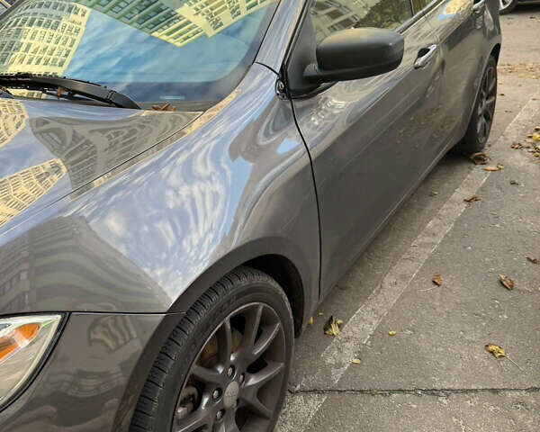 Сірий Додж Дарт, об'ємом двигуна 2.36 л та пробігом 117 тис. км за 8900 $, фото 2 на Automoto.ua